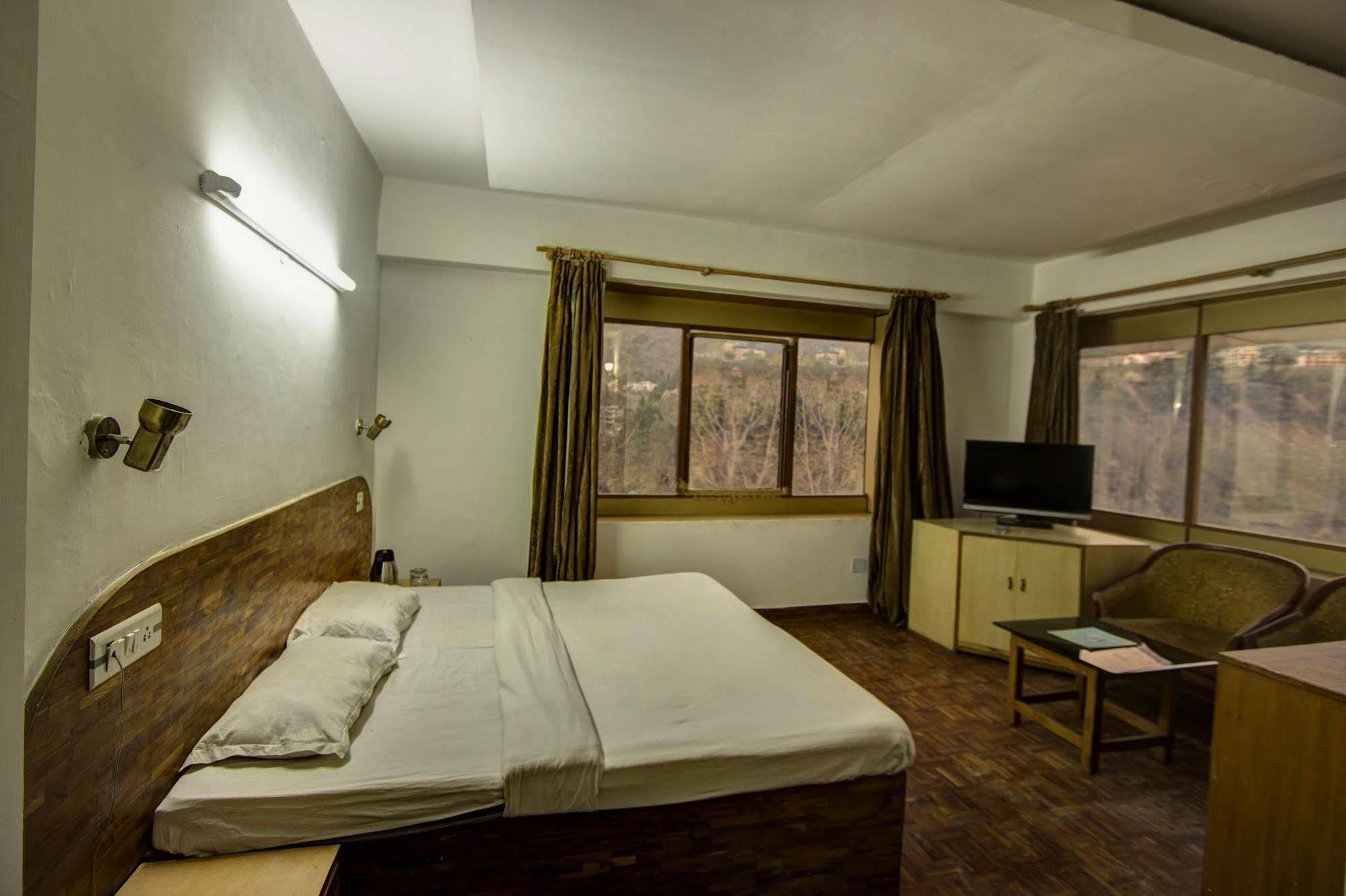 Kalinga Grand Hotel Manāli Екстериор снимка