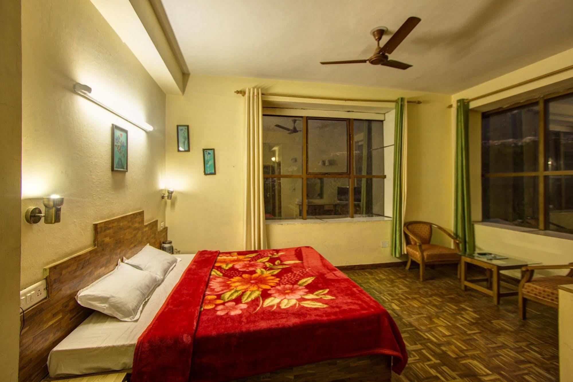 Kalinga Grand Hotel Manāli Екстериор снимка