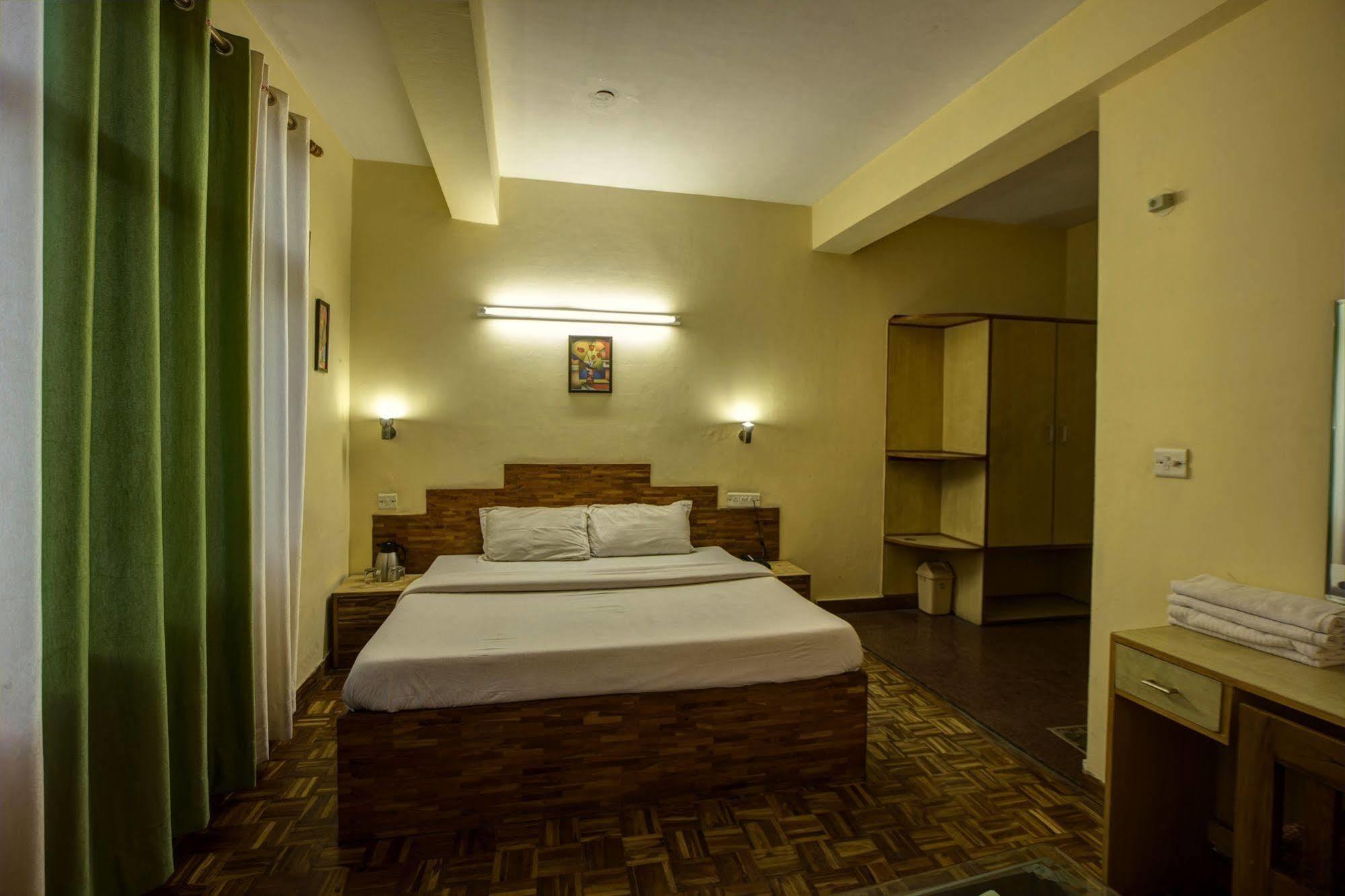 Kalinga Grand Hotel Manāli Екстериор снимка