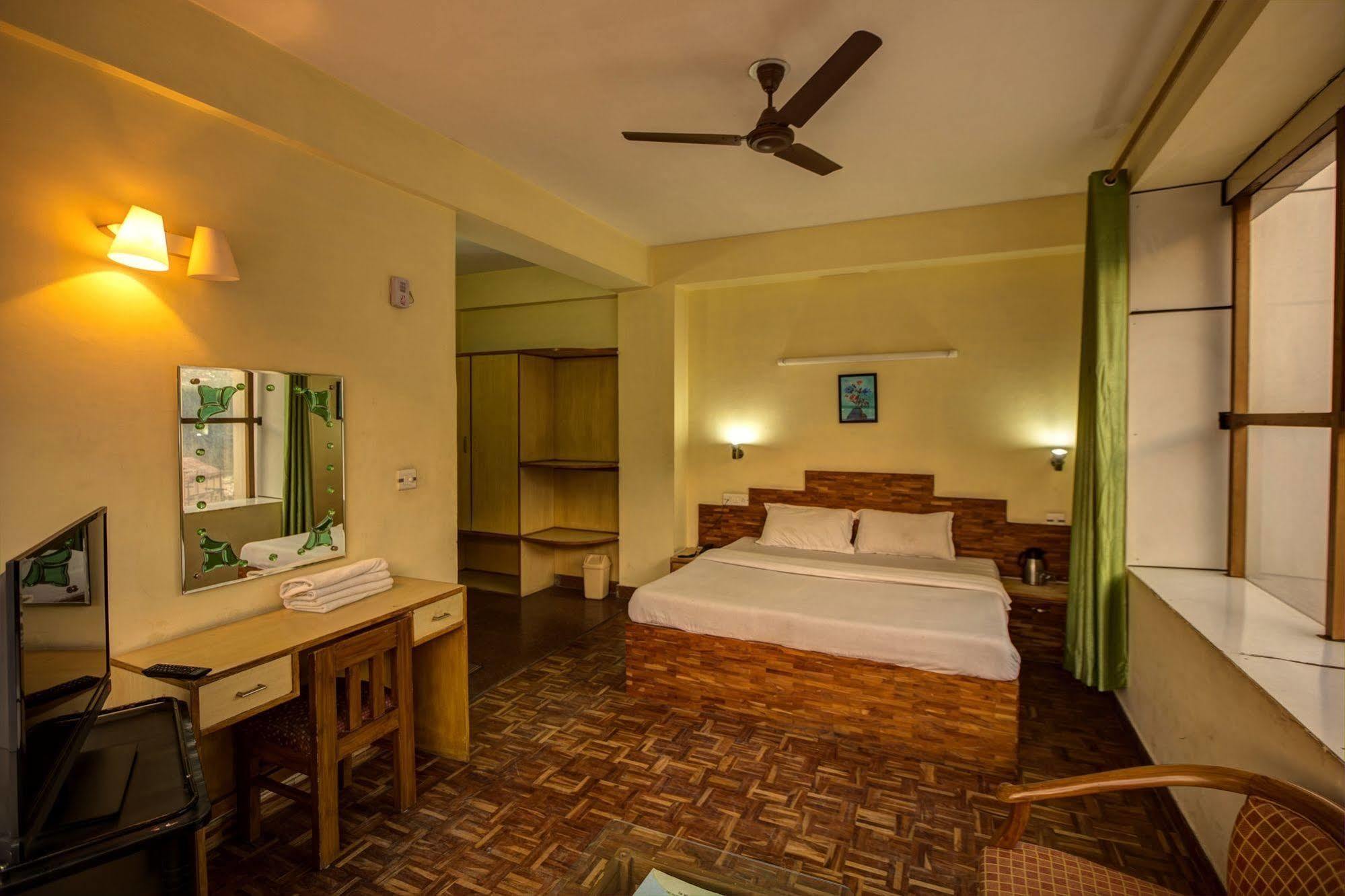 Kalinga Grand Hotel Manāli Екстериор снимка