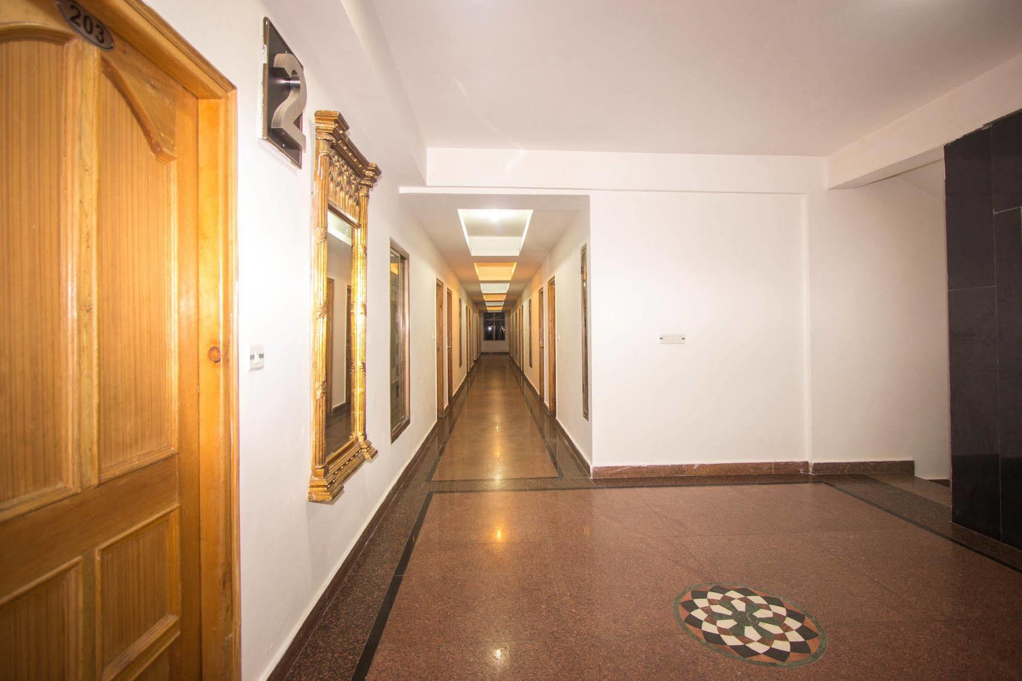 Kalinga Grand Hotel Manāli Екстериор снимка