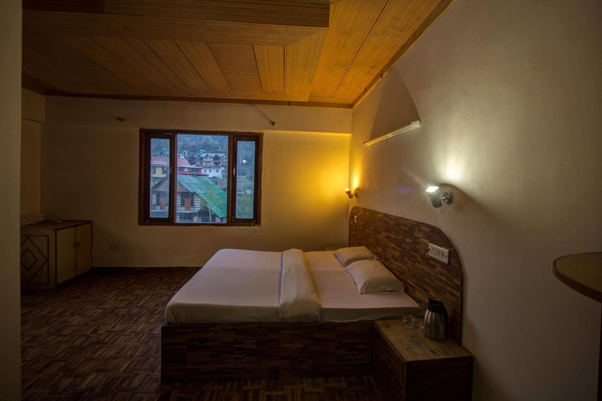 Kalinga Grand Hotel Manāli Екстериор снимка